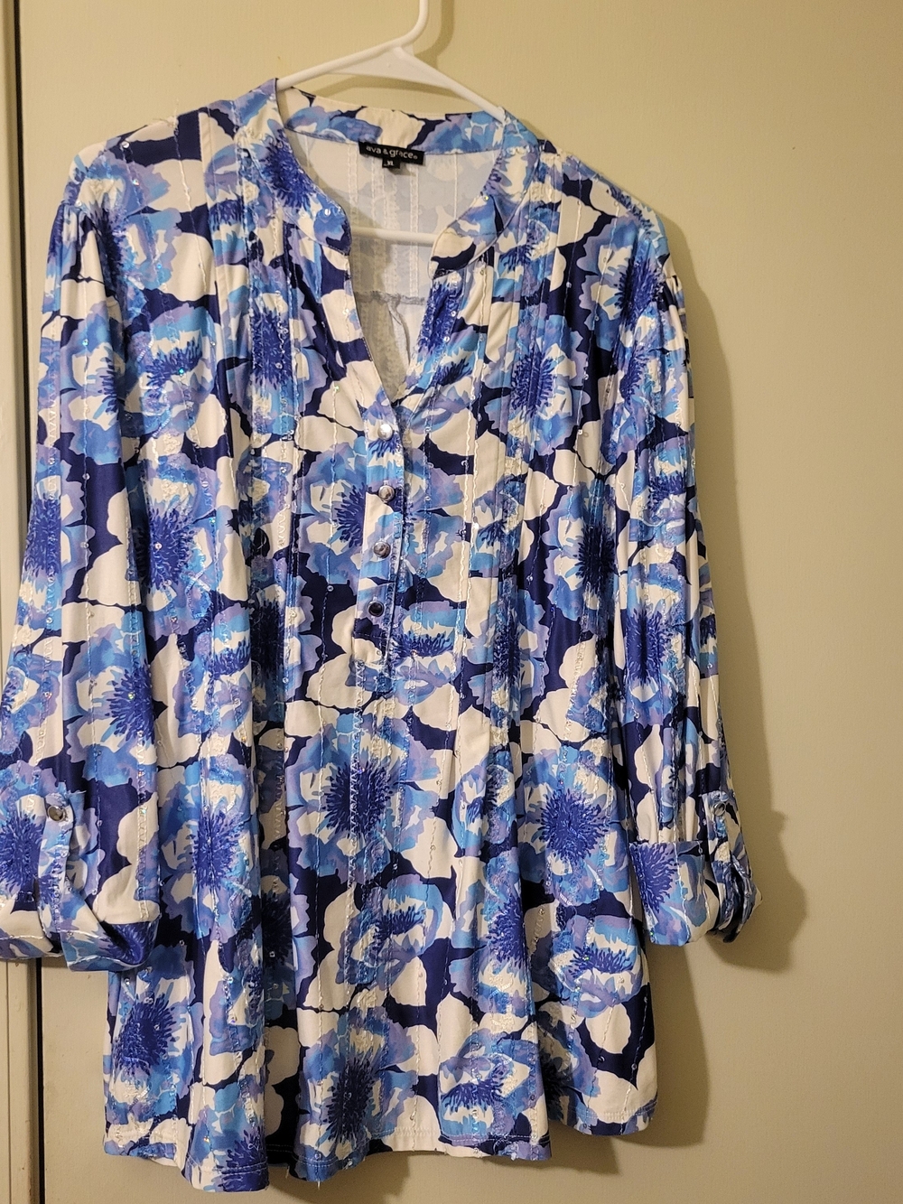 Ava & Grace Blue and White Floral V-Neck Tunic